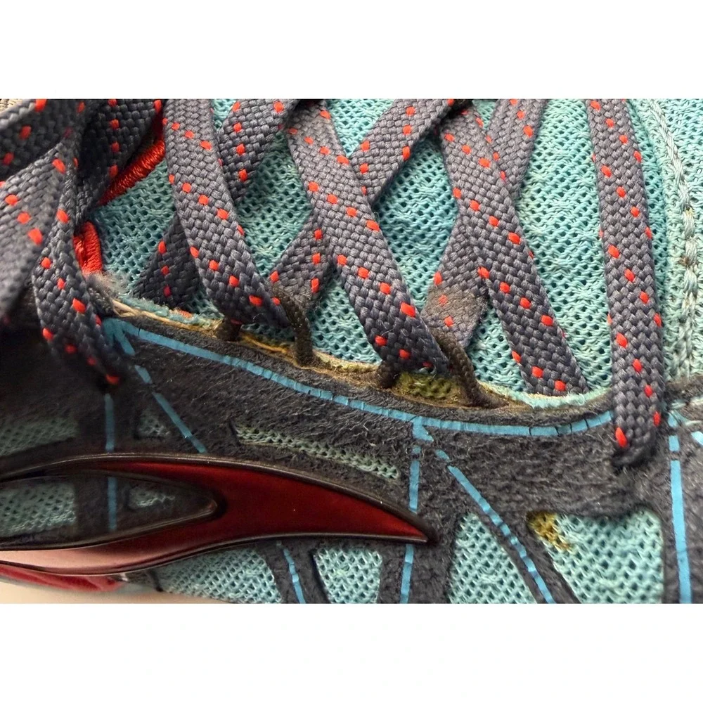 Brooks conquer elements